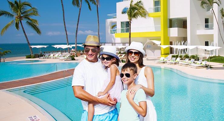 WINTER IS BETTER WHEN YOU TRAVEL! Krystal Urban® Guadalajara WINTER IS BETTER WHEN YOU TRAVEL! Krystal Urban® Guadalajara